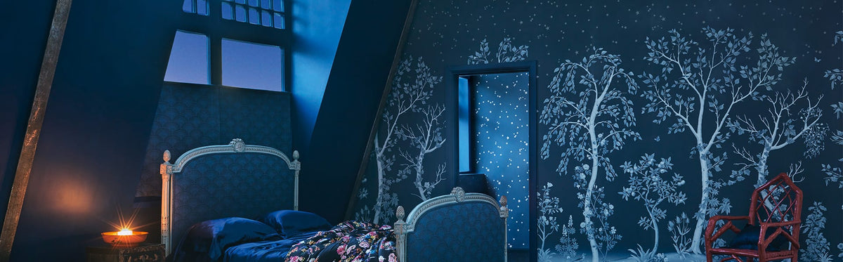 Cole & Son Soli e Nuvole wallpaper inlayed in an ornate plaster ceiling