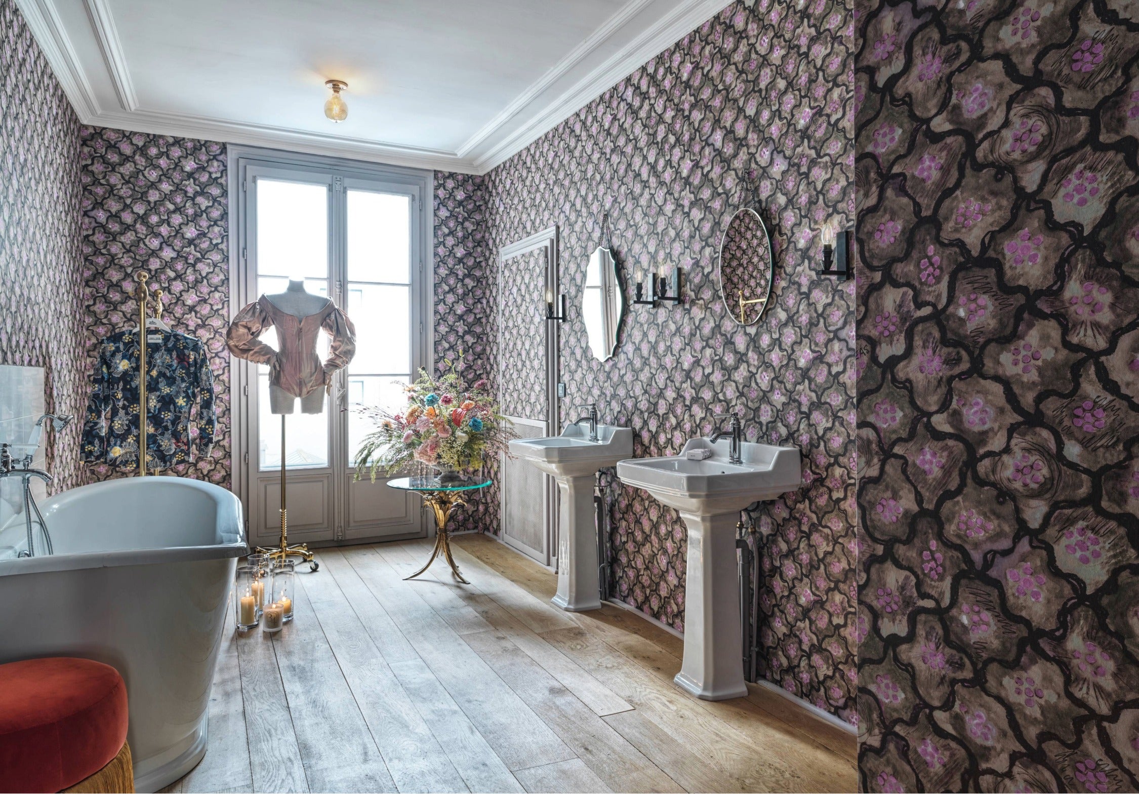 Vivienne Love Andreas Wallpaper - Cole & Son x Vivienne Westwood
